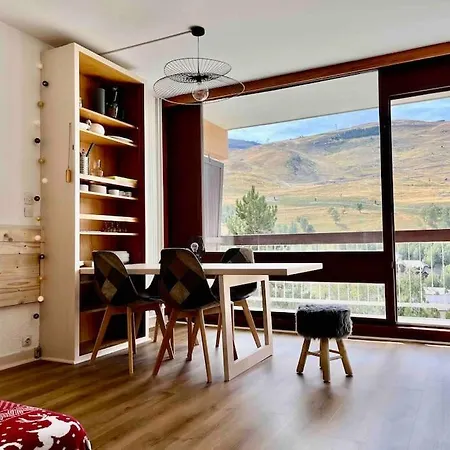 Au Pied Des Pistes - *